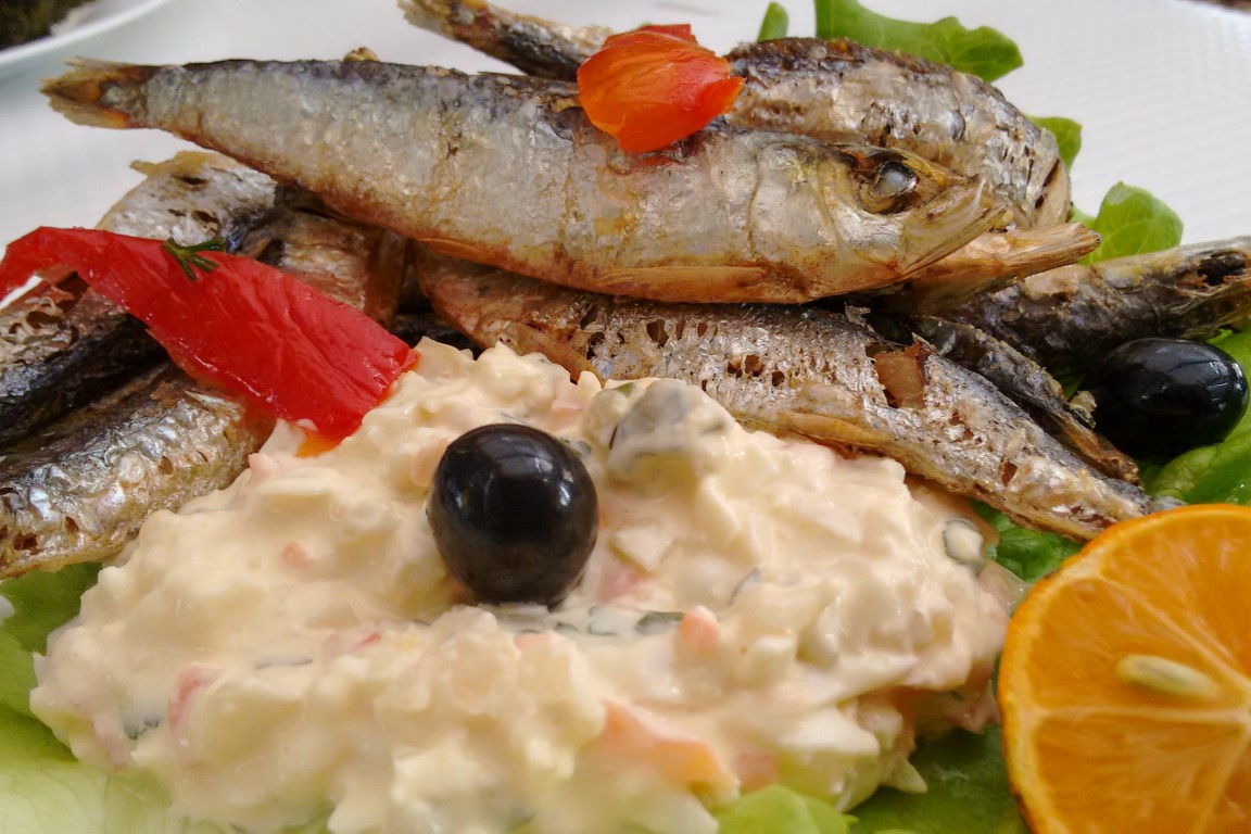Comer petinga ou sardinha dos Açores