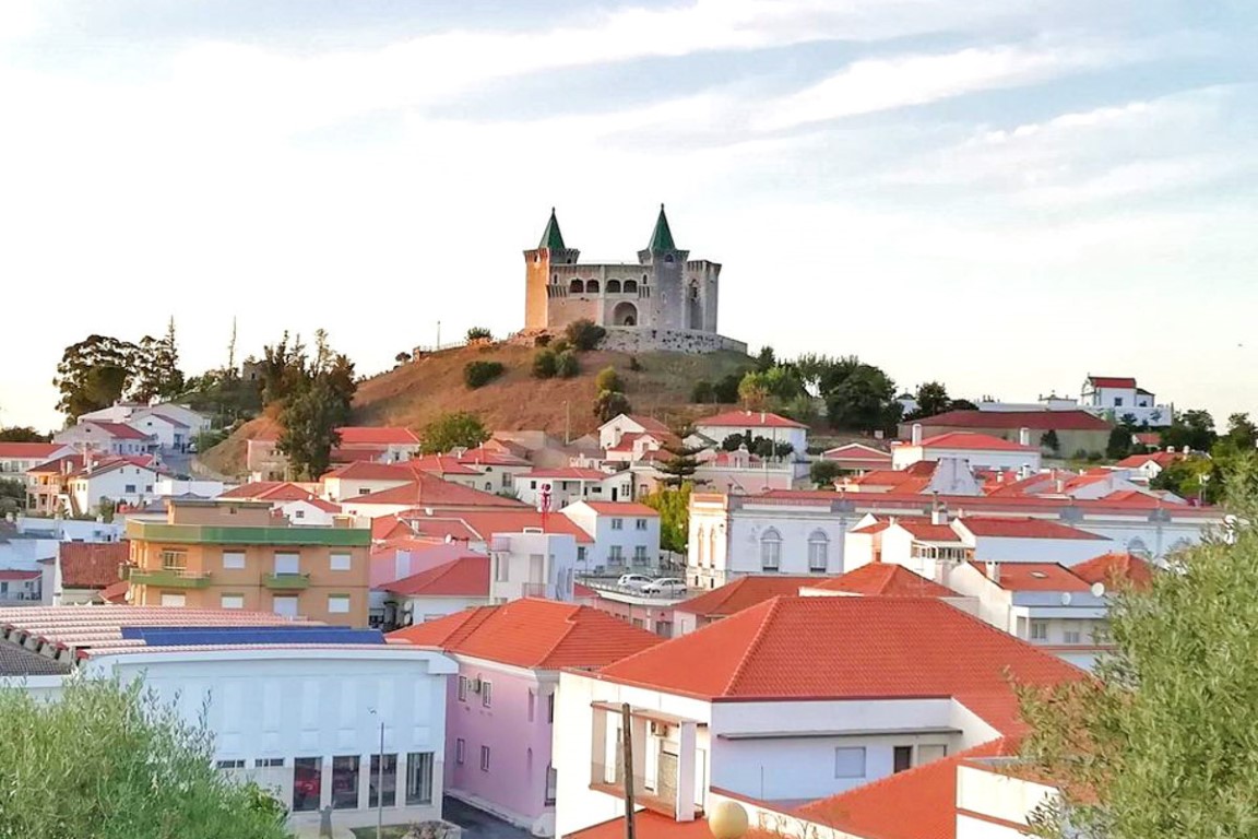 Vista para o Castelo de Porto de Mós a partir da Ermida de Santo António