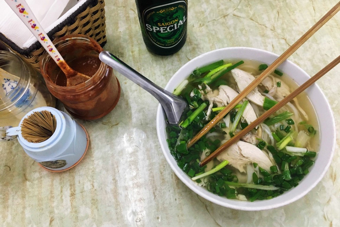Prato de comida tradicional, no Vietname. Comida pelo mundo