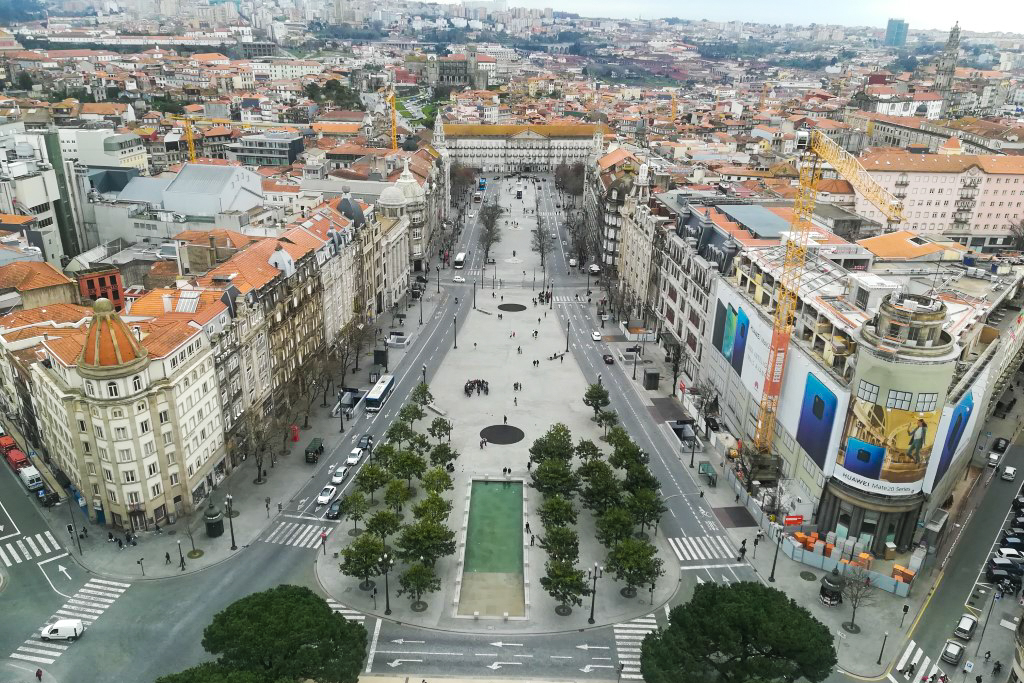 Vista da Avenida dos Aliados a partir da torre dos Paços do Concelho, Porto
