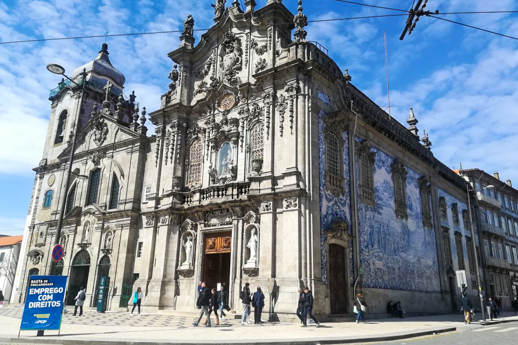 Igreja dos Carmelitas Descalços e Igreja do Carmo na Praça dos Leões, Porto