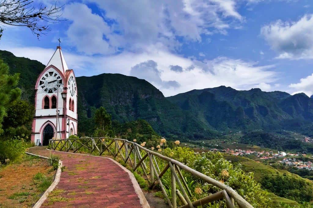 Capela de Nossa Sra. de Fátima e vista sobre o vale, Madeira